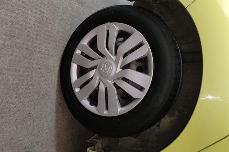 Used Honda Fit 2014 1.5L LX CVT Comfort Model Right Rear Wheel Hub