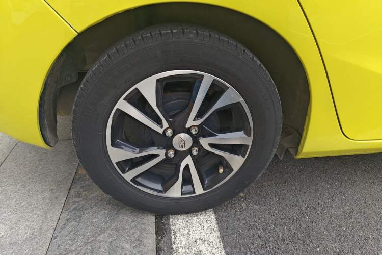 Used Honda Fit 2014 1.5L LX CVT Comfort Model Right Rear Wheel Hub