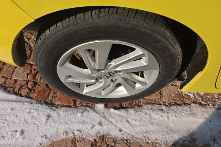Used Honda Fit 2014 1.5L EX CVT Elite Model Right Rear Wheel Hub