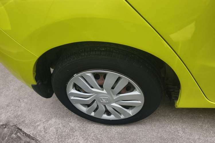 Used Honda Fit 2014 1.5L LX CVT Comfort Model Right Rear Wheel Hub
