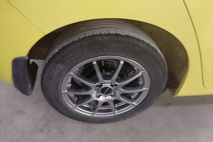 Used Honda Fit 2014 1.5L LX CVT Comfort Model Right Rear Wheel Hub