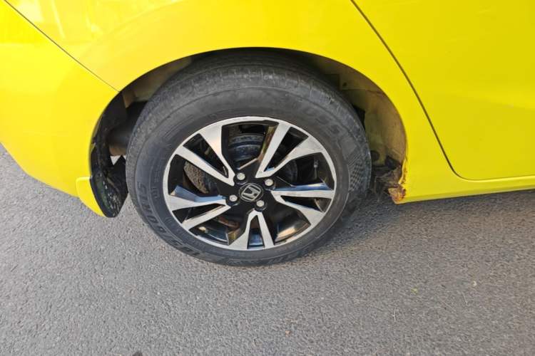 Used Honda Fit 2014 1.5L LX CVT Comfort Model Right Rear Wheel Hub