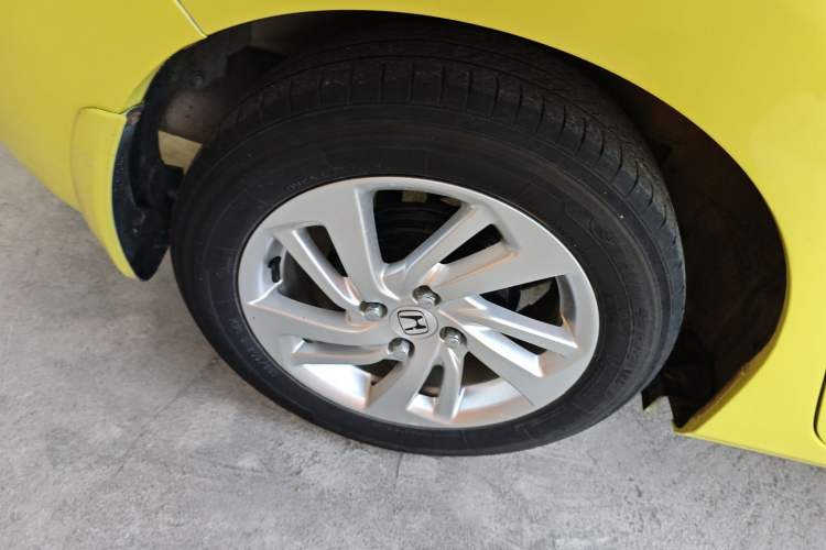 Used Honda Fit 2014 1.5L LX CVT Comfort Model Right Rear Wheel Hub