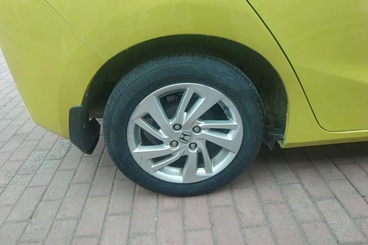 Used Honda Fit 2014 1.5L SE CVT Fashion Model Right Rear Wheel Hub