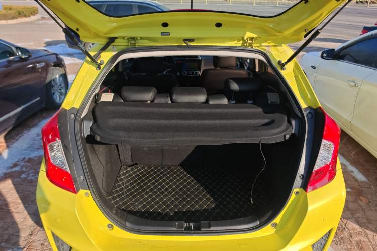 Used Honda Fit 2014 1.5L EX CVT Elite Model Trunk