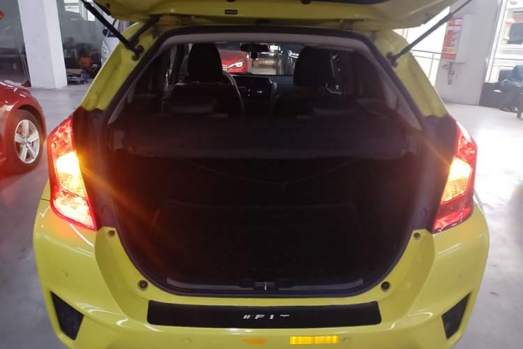 Used Honda Fit 2014 1.5L LX CVT Comfort Model Trunk