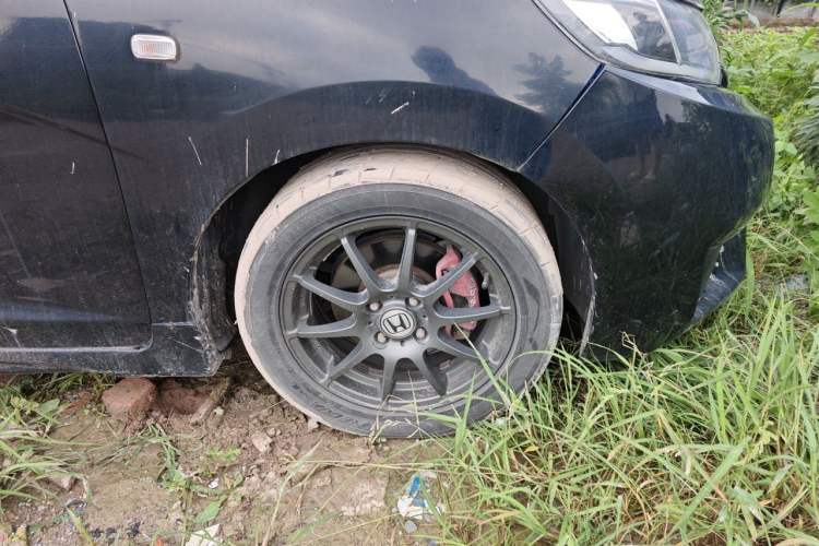 Used Honda Fit 2016 1.5L LX Manual Comfort Model Right Front Wheel Hub