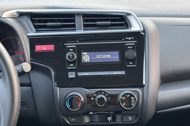 Used Honda Fit 2016 1.5L LX CVT Comfort Model Audio And AC Panel