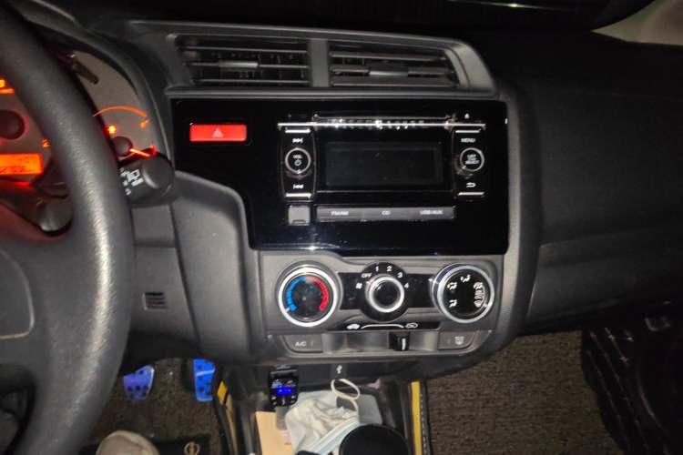 Used Honda Fit 2016 1.5L LX Manual Comfort Model Audio And AC Panel