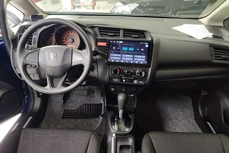 Used Honda Fit 2016 1.5L LX CVT Comfort Model Center Console