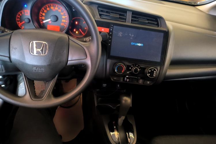 Used Honda Fit 2016 1.5L LX CVT Comfort Model Center Console