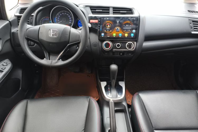 Used Honda Fit 2016 1.5L SE CVT Fashion Model Center Console