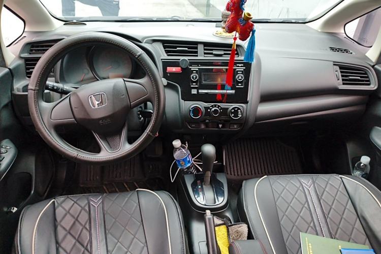 Used Honda Fit 2016 1.5L LX CVT Comfort Model Center Console