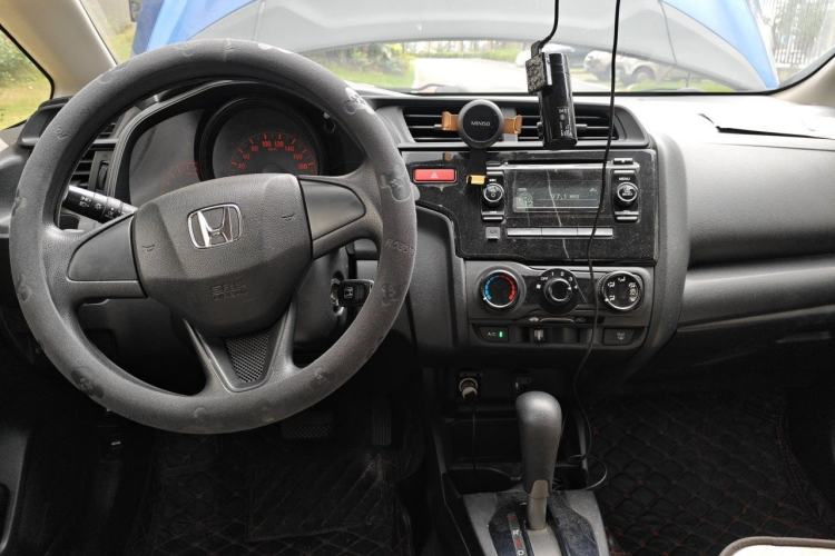 Used Honda Fit 2016 1.5L LX CVT Comfort Model Center Console
