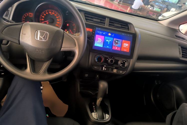 Used Honda Fit 2016 1.5L LX CVT Comfort Model Center Console