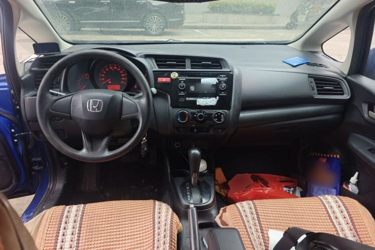 Used Honda Fit 2016 1.5L LX CVT Comfort Model Center Console