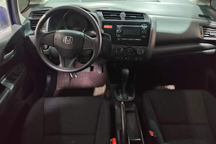 Used Honda Fit 2016 1.5L LX CVT Comfort Model Center Console