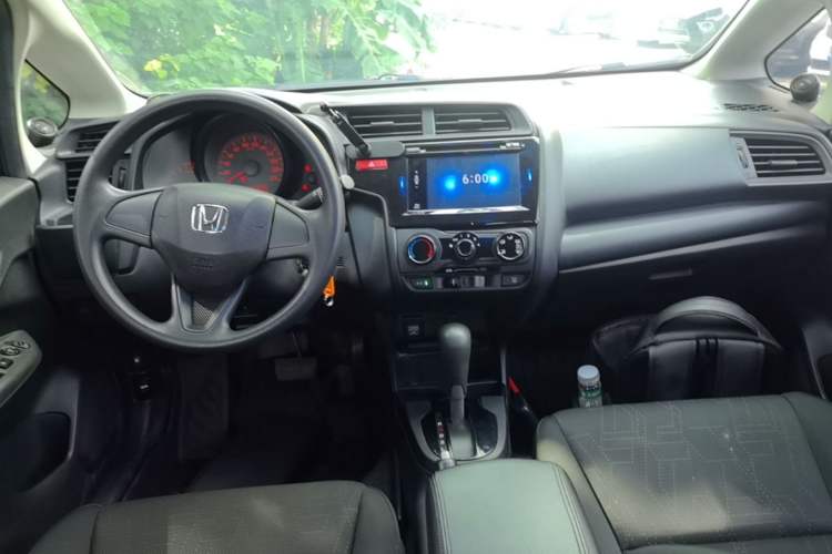 Used Honda Fit 2016 1.5L LX CVT Comfort Model Center Console