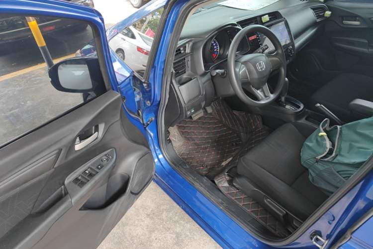 Used Honda Fit 2016 1.5L LXS CVT Comfort Sunroof Version Driver Seat