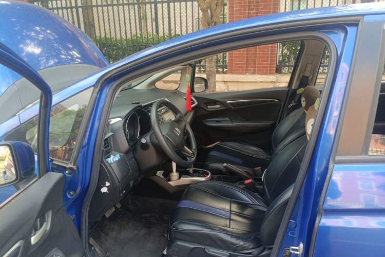 Used Honda Fit 2016 1.5L SES CVT Fashion Sunroof Edition Driver Seat