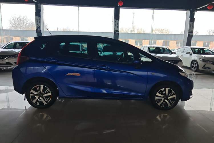 Used Honda Fit 2016 1.5L LX CVT Comfort Model Exterior 2