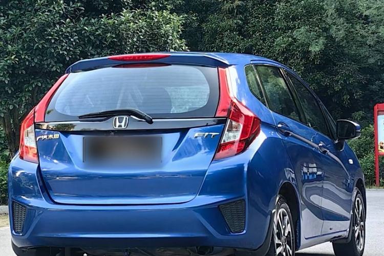 Used Honda Fit 2016 1.5L LX CVT Comfort Model Exterior 2