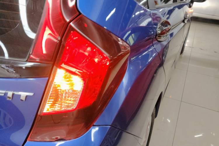 Used Honda Fit 2016 1.5L LXS CVT Comfort Sunroof Version Exterior 2