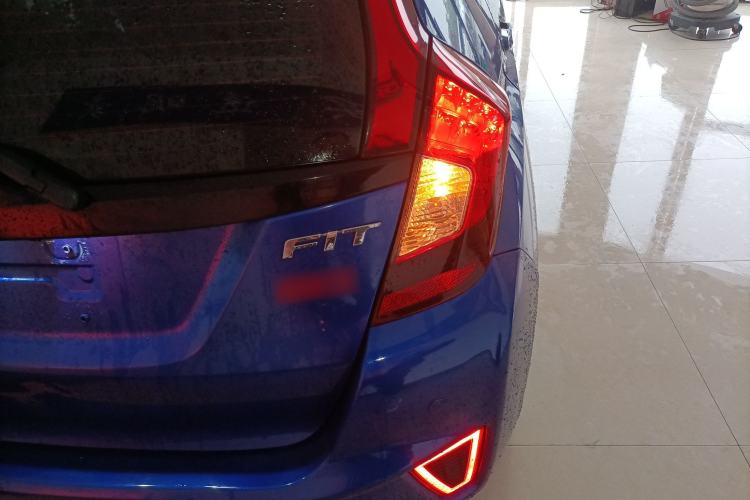 Used Honda Fit 2016 1.5L LXS CVT Comfort Sunroof Version Exterior 3