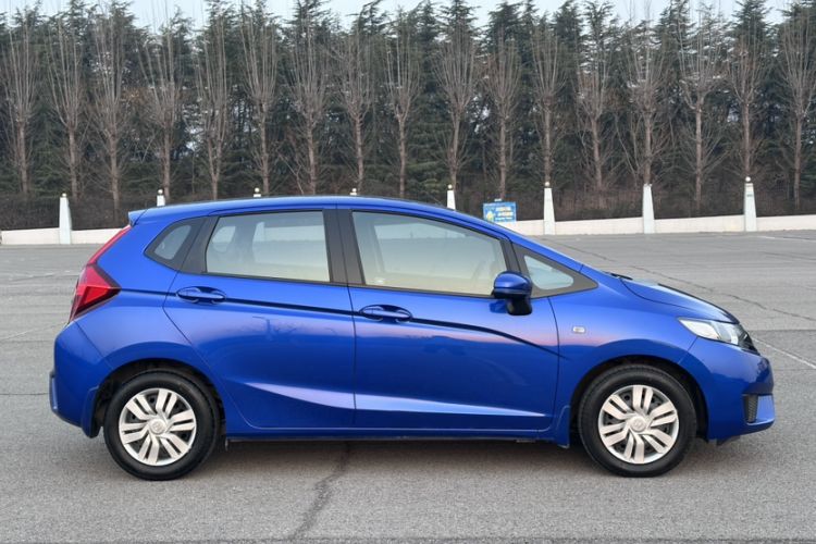 Used Honda Fit 2016 1.5L LX CVT Comfort Model Exterior 4