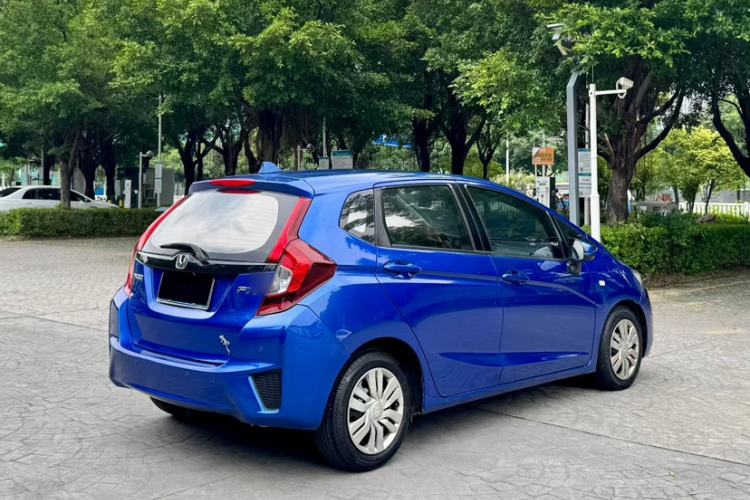 Used Honda Fit 2016 1.5L LX CVT Comfort Model Exterior 8