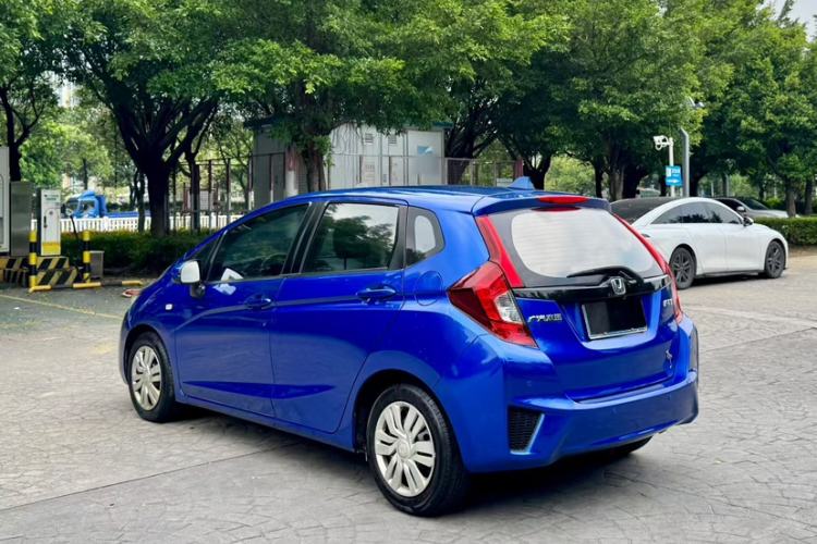 Used Honda Fit 2016 1.5L LX CVT Comfort Model Exterior 9