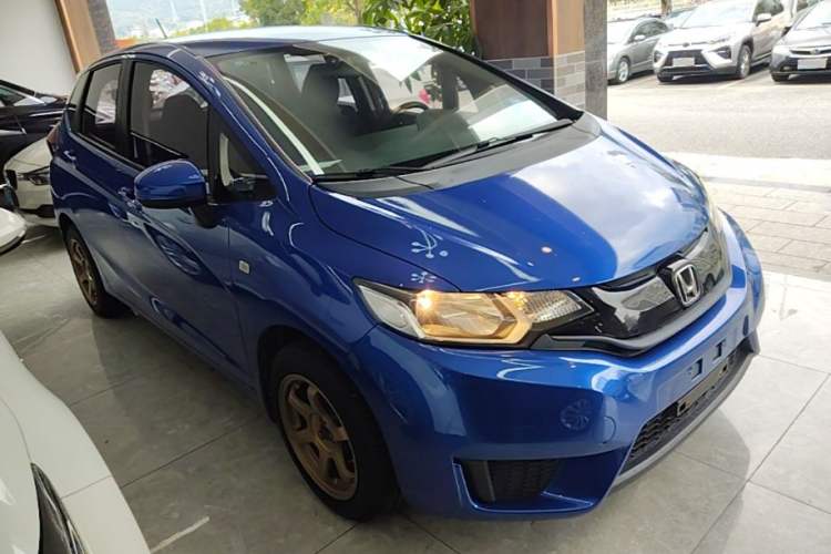 Used Honda Fit 2016 1.5L LX CVT Comfort Model Front Right 45 Deg