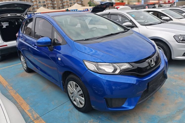 Used Honda Fit 2016 1.5L LXS CVT Comfort Sunroof Version Front Right 45 Deg