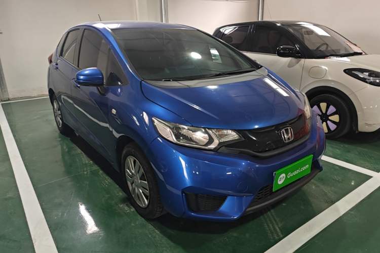 Used Honda Fit 2016 1.5L LX CVT Comfort Model Front Right 45 Deg