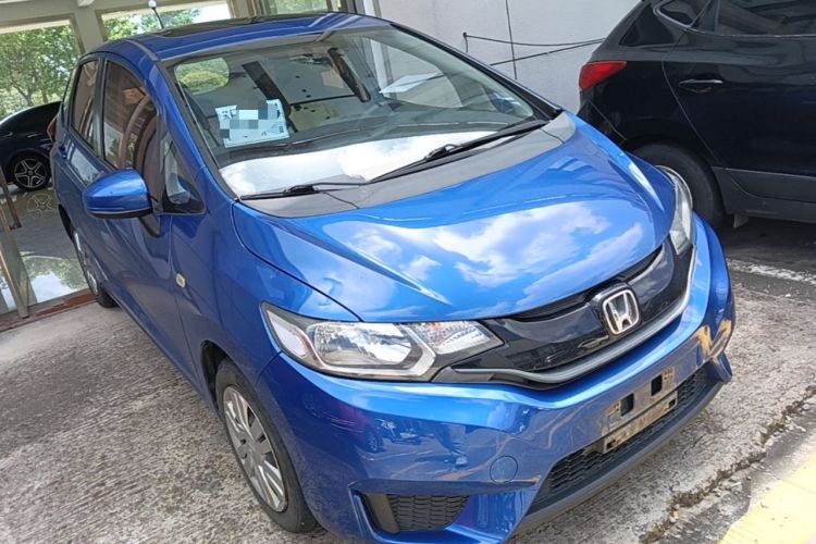 Used Honda Fit 2016 1.5L LXS CVT Comfort Sunroof Version Front Right 45 Deg