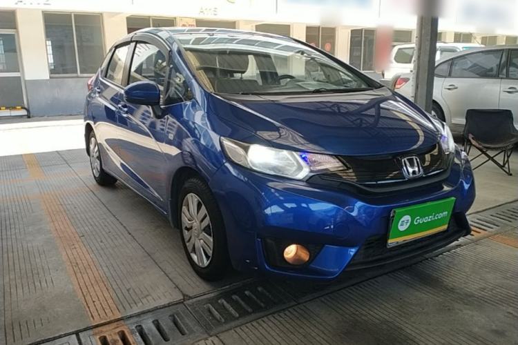 Used Honda Fit 2016 1.5L LXS CVT Comfort Sunroof Version Front Right 45 Deg