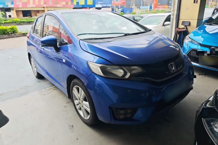 Used Honda Fit 2016 1.5L LXS CVT Comfort Sunroof Version Front Right 45 Deg