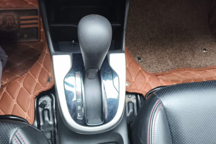 Used Honda Fit 2016 1.5L SE CVT Fashion Model Gear Lever
