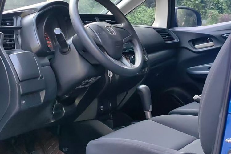 Used Honda Fit 2016 1.5L LX CVT Comfort Model Interior 2