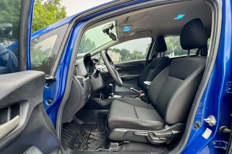 Used Honda Fit 2016 1.5L LX CVT Comfort Model Interior 2