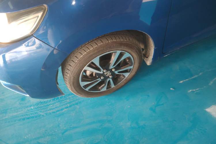 Used Honda Fit 2016 1.5L LX CVT Comfort Model Left Front Wheel Hub