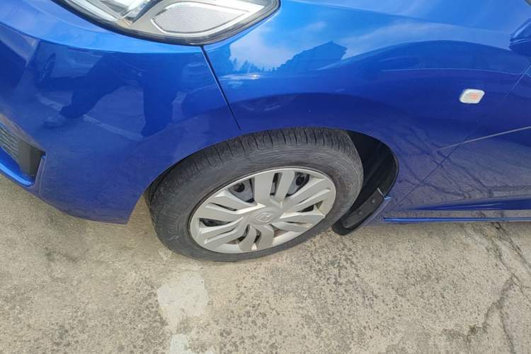 Used Honda Fit 2016 1.5L LX CVT Comfort Model Left Front Wheel Hub