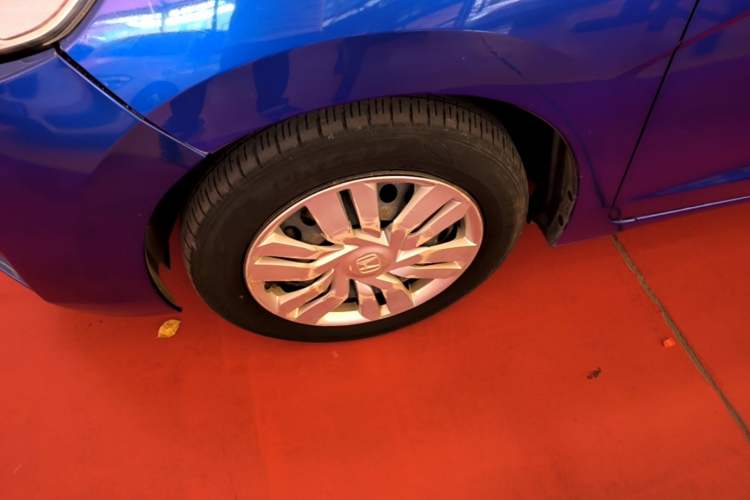 Used Honda Fit 2016 1.5L LX CVT Comfort Model Left Front Wheel Hub