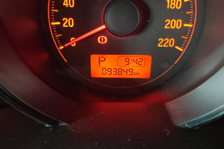 Used Honda Fit 2016 1.5L LX CVT Comfort Model Odometer Close Up