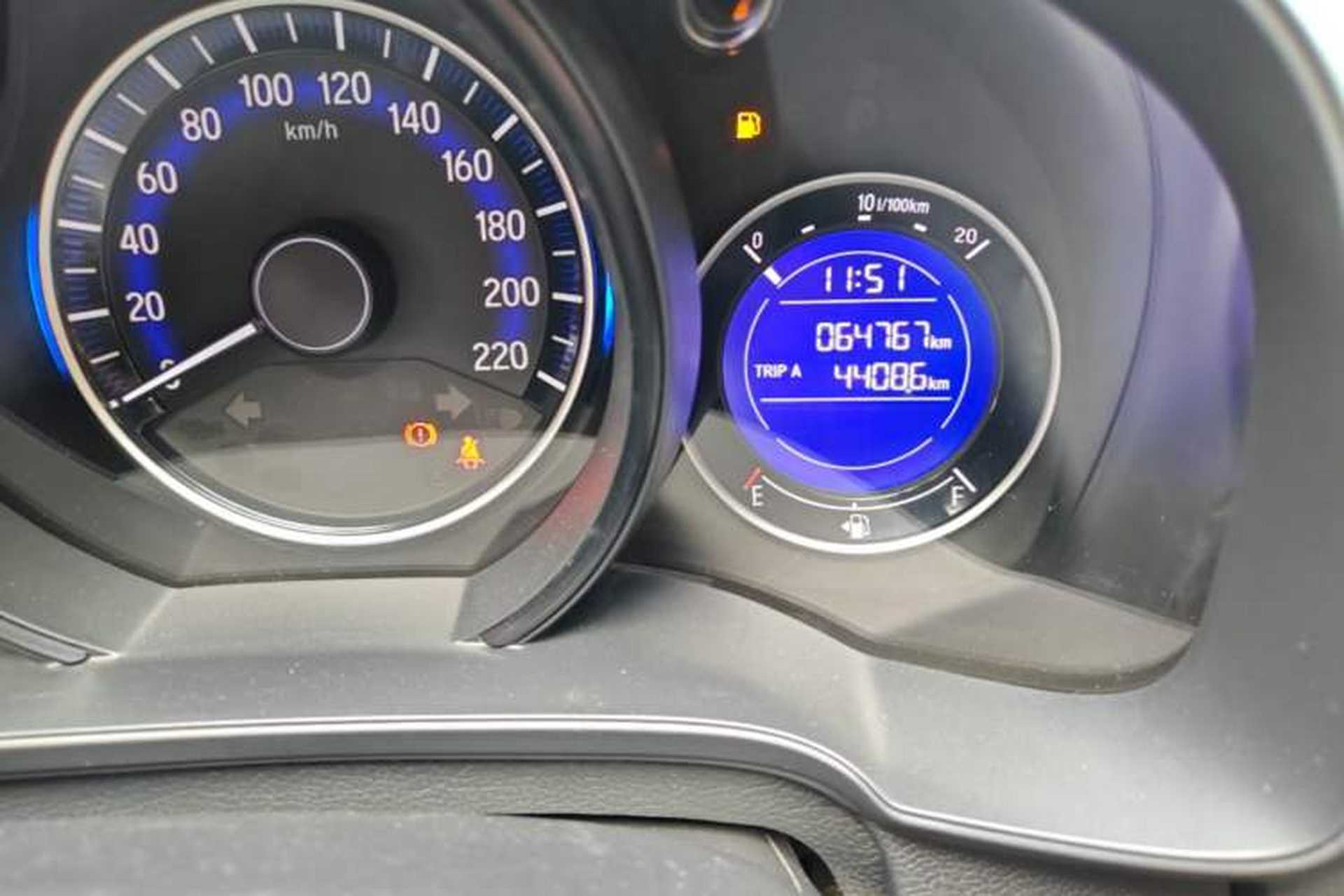 Used Honda Fit 2016 1.5L LXS CVT Comfort Sunroof Version Odometer Close Up