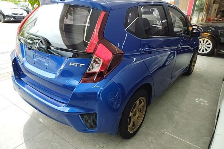Used Honda Fit 2016 1.5L LX CVT Comfort Model Rear Right 45 Deg