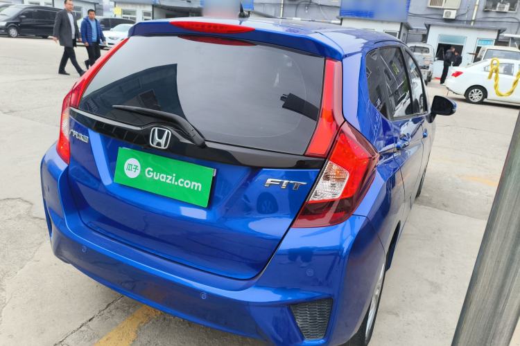 Used Honda Fit 2016 1.5L SE CVT Fashion Model Rear Right 45 Deg