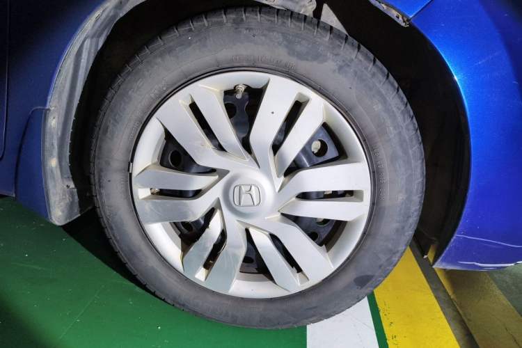 Used Honda Fit 2016 1.5L LX CVT Comfort Model Right Front Wheel Hub