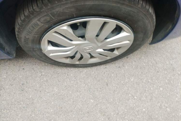 Used Honda Fit 2016 1.5L LX CVT Comfort Model Right Front Wheel Hub