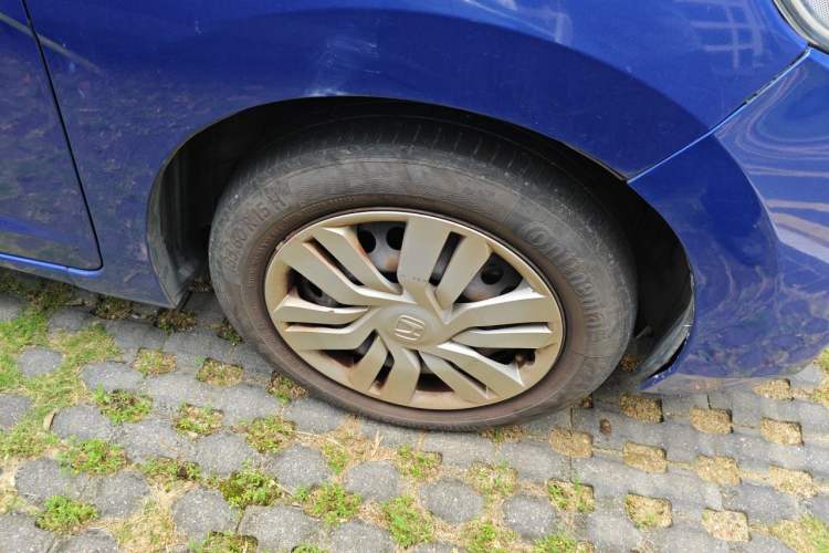 Used Honda Fit 2016 1.5L LX CVT Comfort Model Right Front Wheel Hub